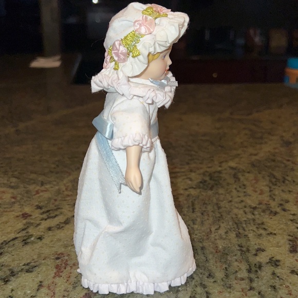 Avon 1983 Porcelain Collectible Doll Blue Dress Victorian Style On Stand - Picture 4 of 13